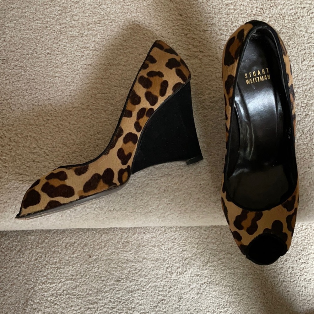 Super cute size 10.5 printed hair and suede wedges